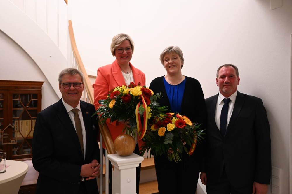 Königin und Zeremonienmeisterin startklar für das neue Hofjahr